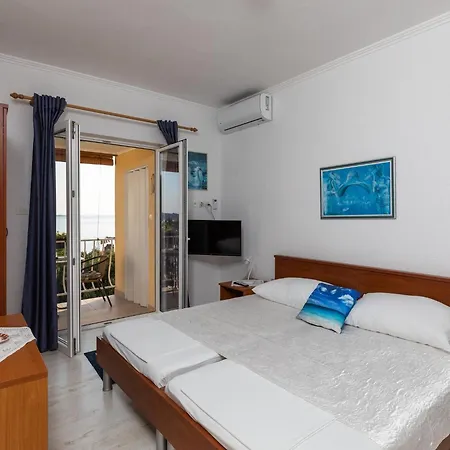 Belenum - One-bedroom With Balcony And Sea View No 3 Apartment Mlini
